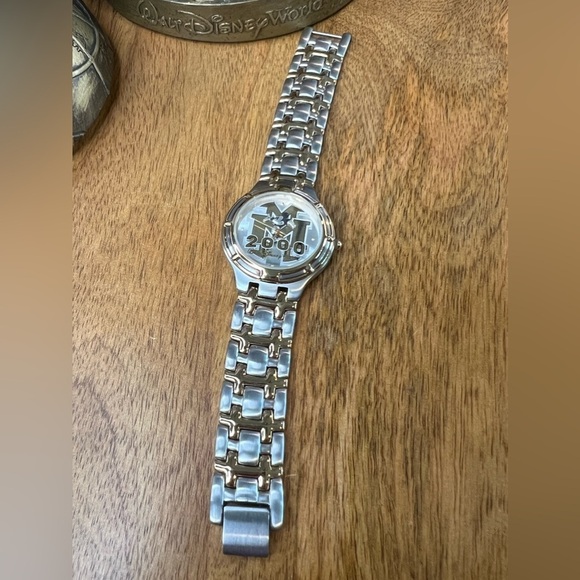 T22. RARE‼️‼️ Walt Disney World 2000 Ltd Ed 980/5000 Watch and Globe NEW - Picture 6 of 6